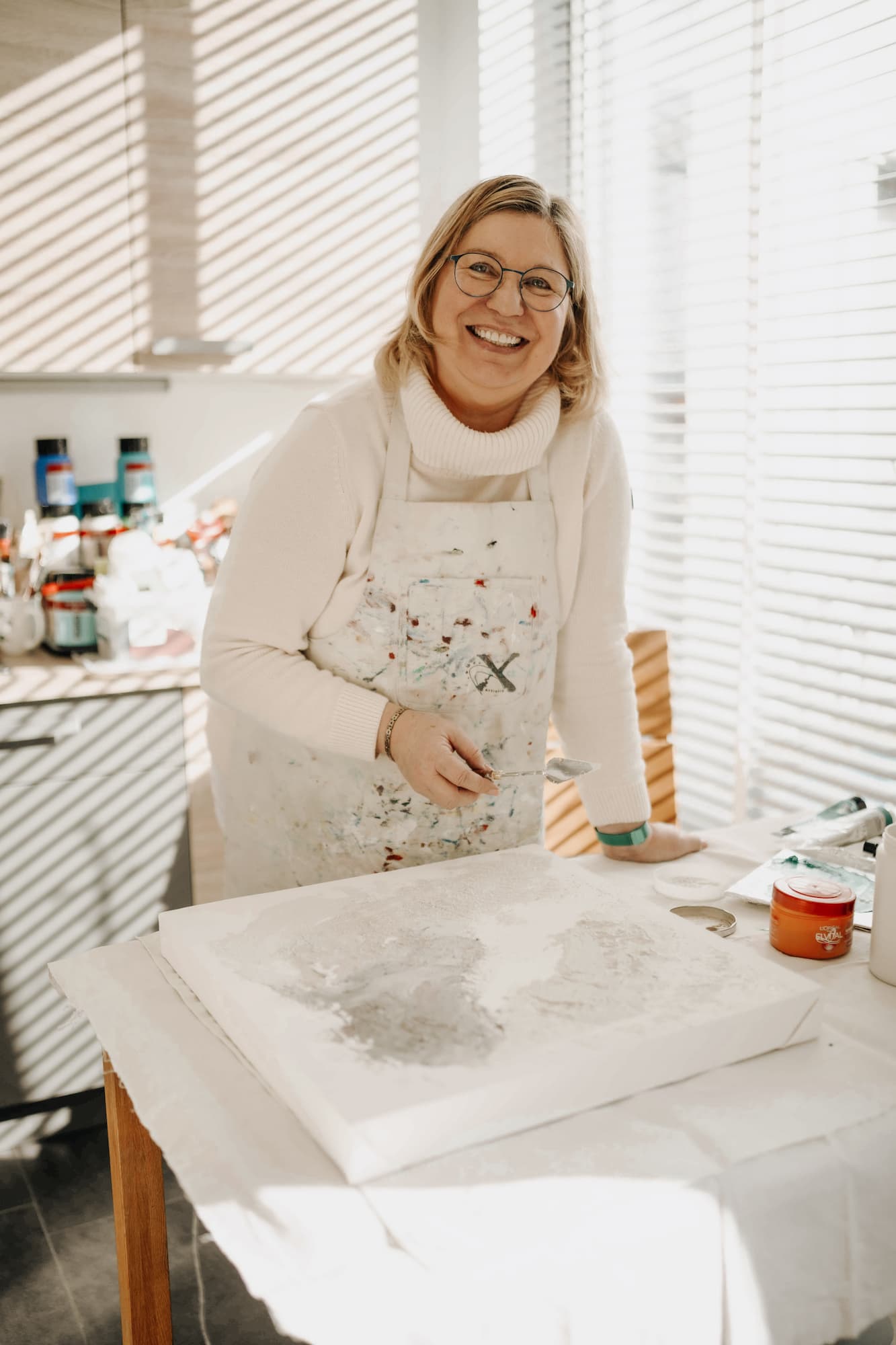 Katrin Rindelhardt beim Malen